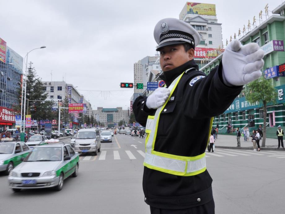 小班社会活动《马路上的车辆》PPT课件教案小班社会：马路上的车辆.ppt_第3页